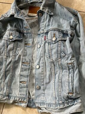 Womenswear Levi's Light Wash Denim Trucker Jacket M